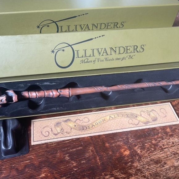 Harry Potter Wand  from Universal Studios  Disney NWT - Picture 4 of 6